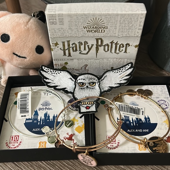Purse + Alex and Ani 3 Bracelet Bundle. FREE Iron-on Hedwig patch & Dobby Plush - Picture 4 of 16